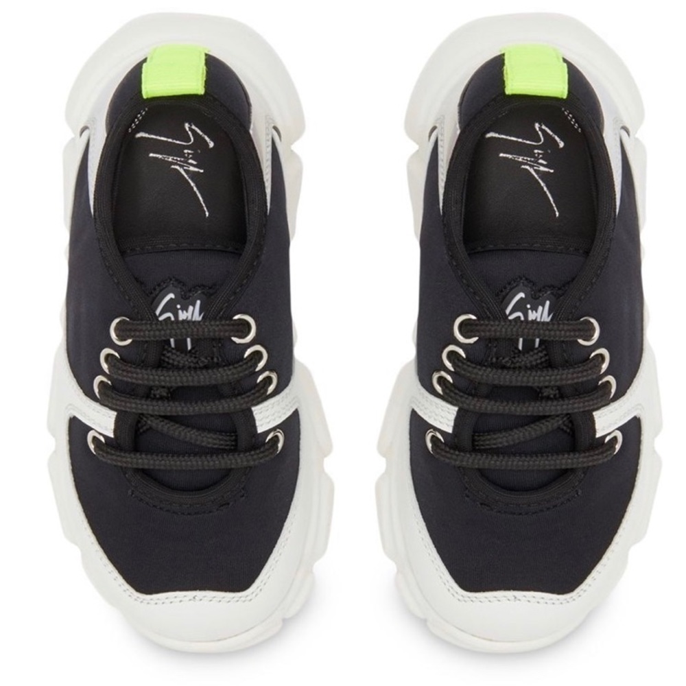 Giuseppe Marshmallow Black